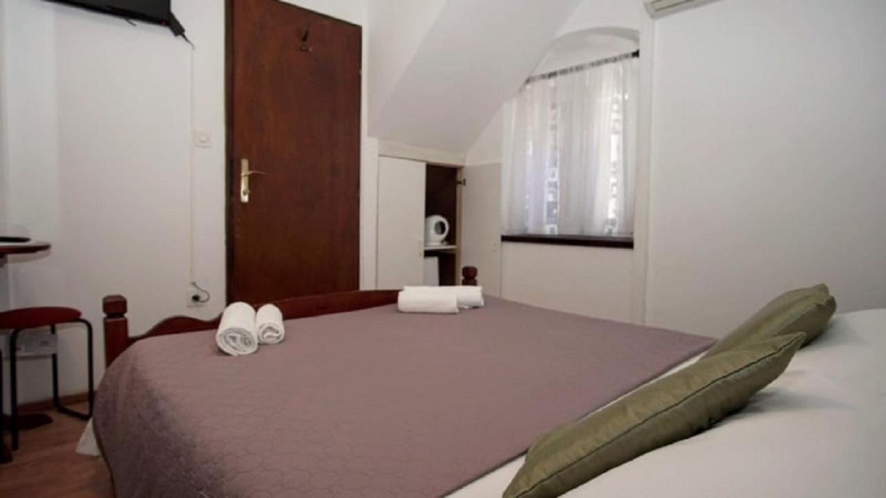 Rooms & Studio Stipcic โตรกีร์ ภายนอก รูปภาพ