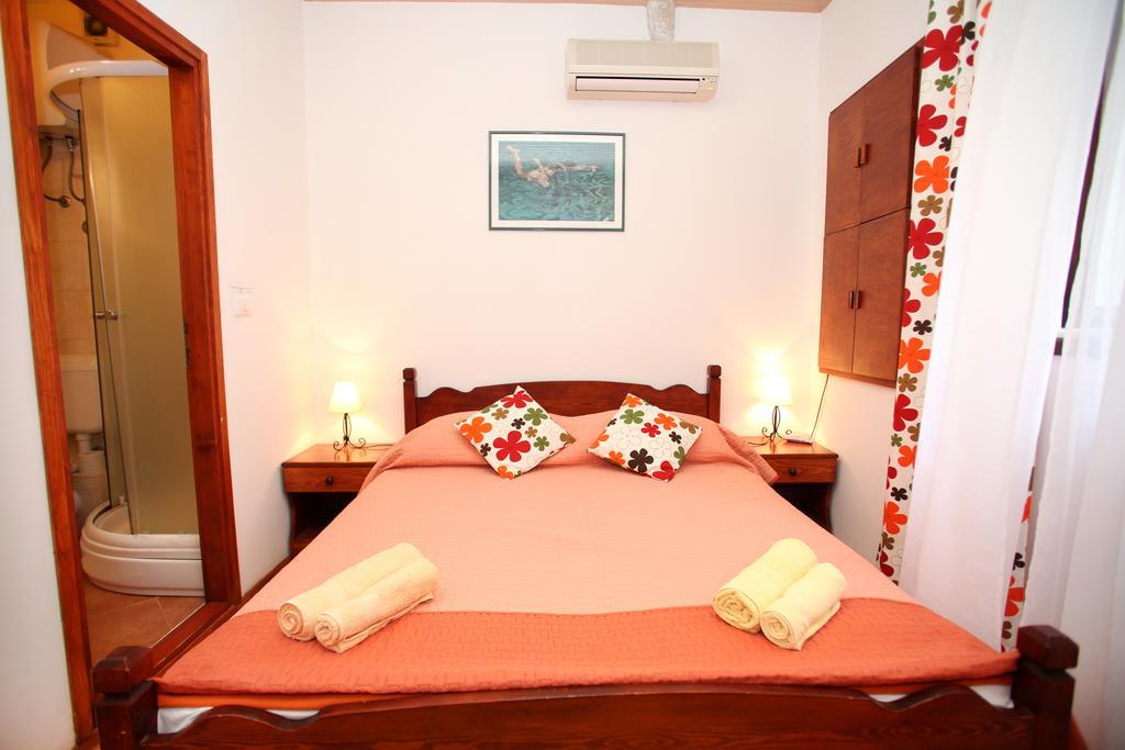 Rooms & Studio Stipcic โตรกีร์ ภายนอก รูปภาพ