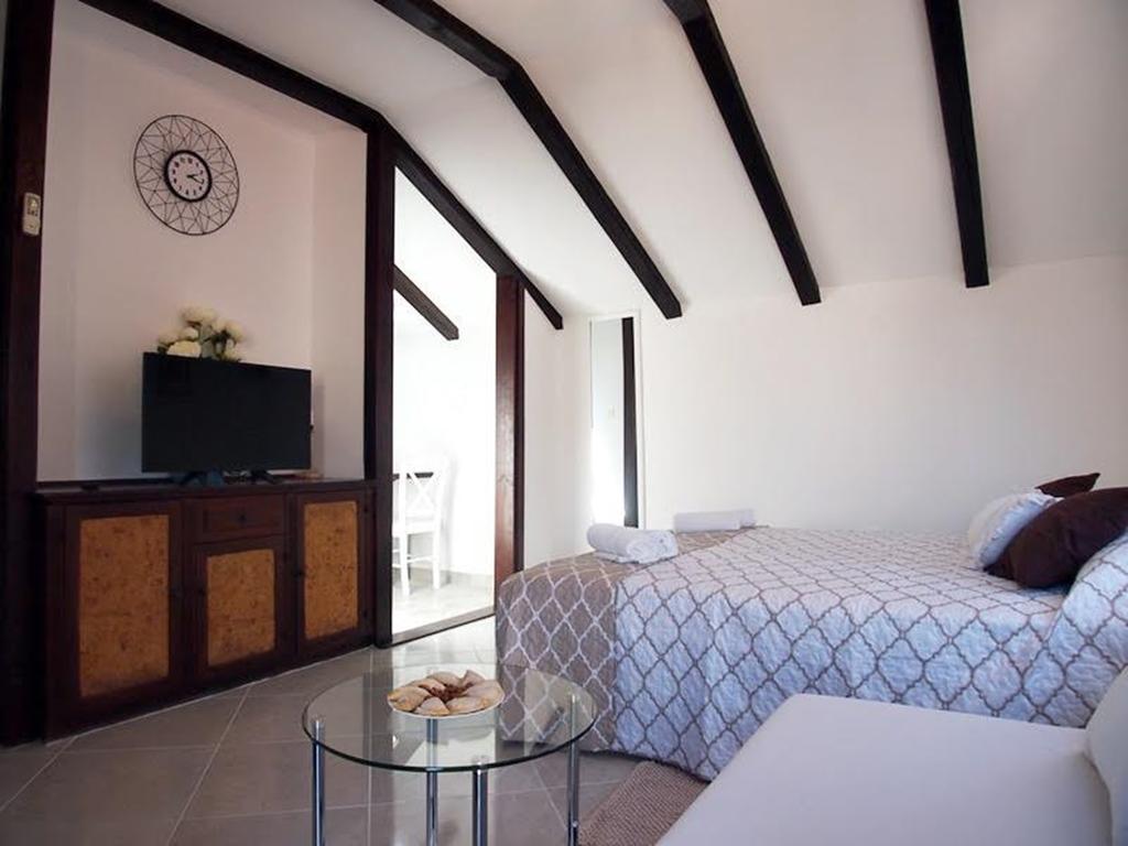 Rooms & Studio Stipcic โตรกีร์ ภายนอก รูปภาพ