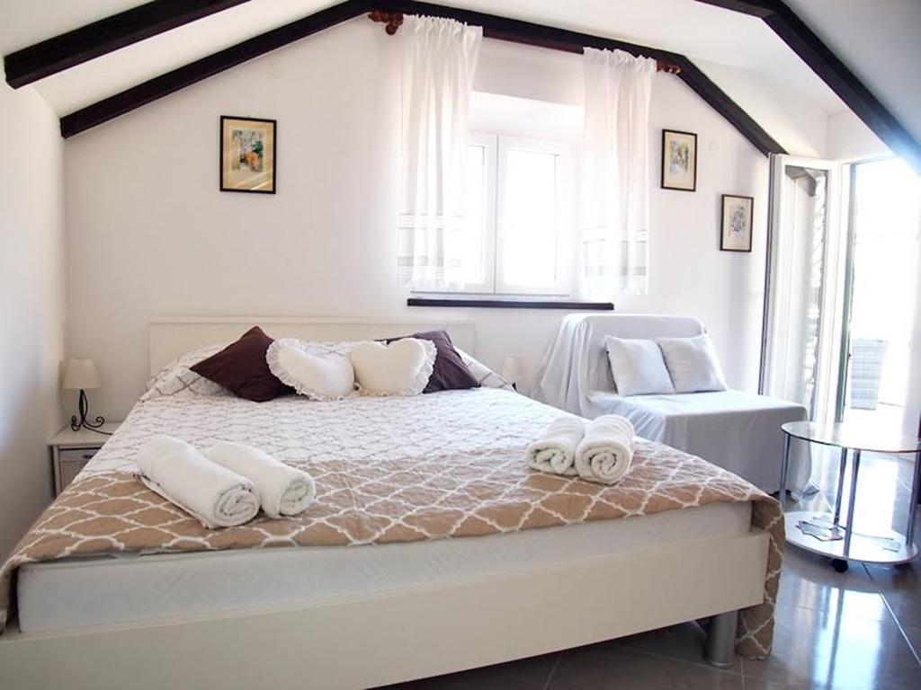 Rooms & Studio Stipcic โตรกีร์ ภายนอก รูปภาพ